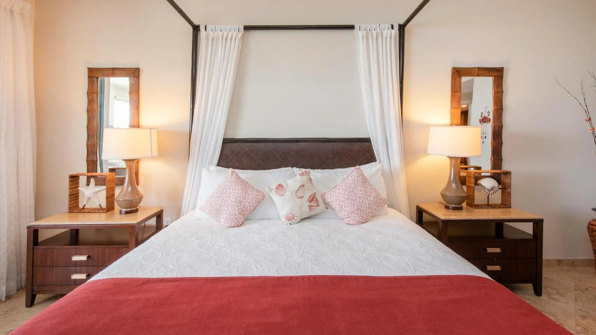 South Bay Beach Club 20 - 4 Bedroom 4 Bathroom Unit George Town Kaaiman-eilanden